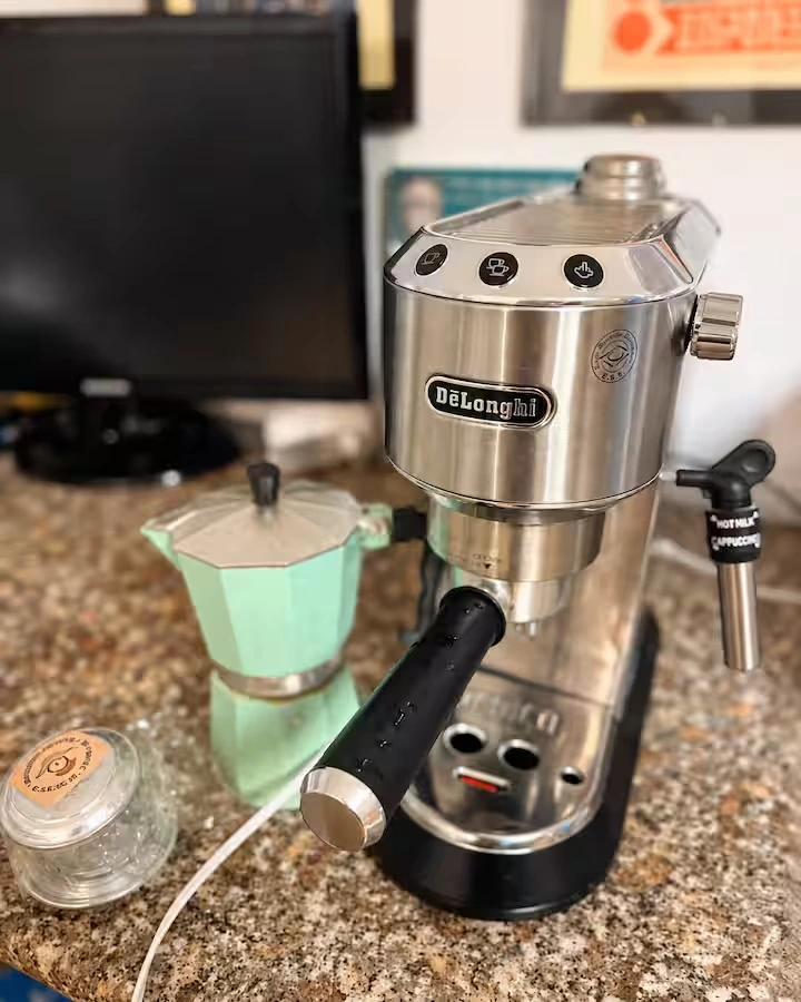 Espresso machine and moka pot