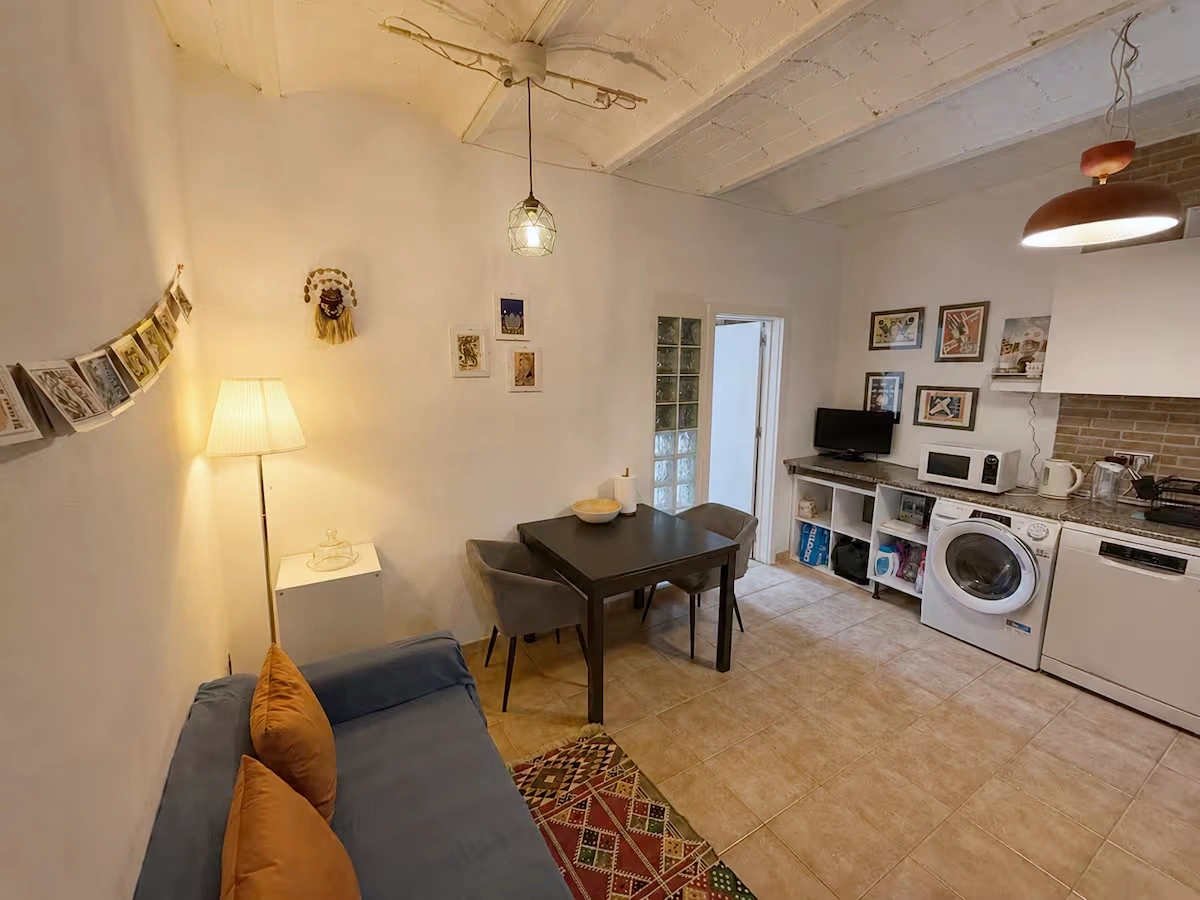 Living and dining beneath the vaulted ceiling
